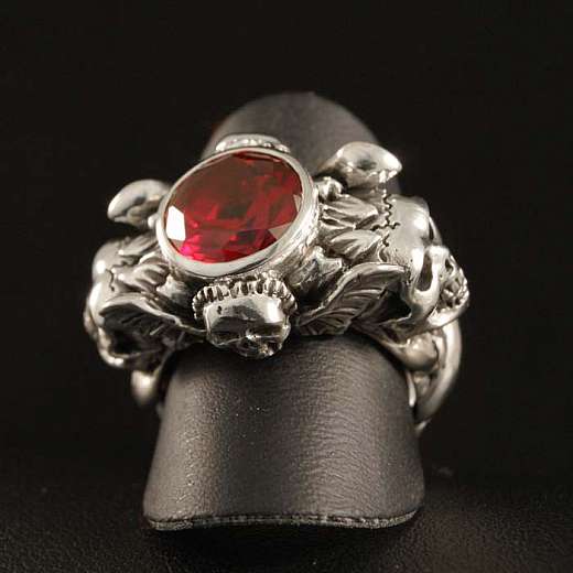 Totenkopfring Silber Pirate Style mit Rubin(synth.)