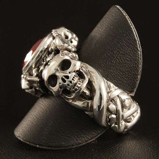 Totenkopfring Silber Pirate Style mit Rubin(synth.)