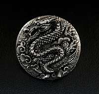 Zierniete Drachen Silber