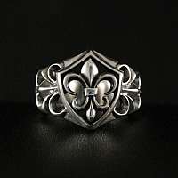 Ring Fleur de Lis mit seitlichen Verzierungen