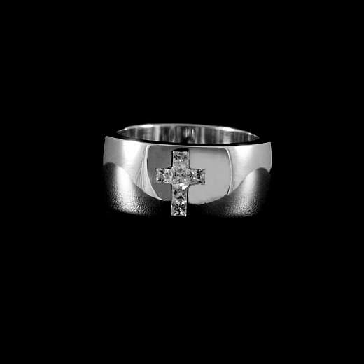 Ring mit weissen Zirkonia Steinen auf einem Kreuz