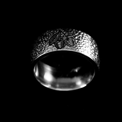 Ring mit Gravur gehmmert aus 935 Silber