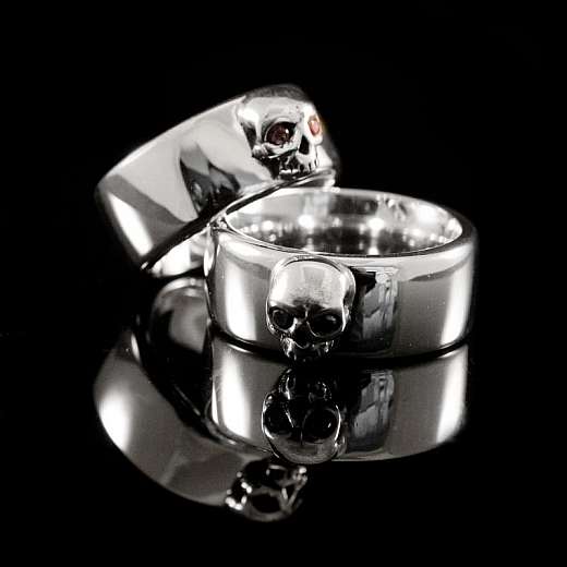 Eheringe aus 935er Silber mit Skull und Rubin