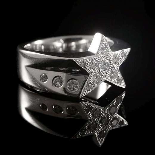 Ring aus 935er Silber mit Stern und Brillianten