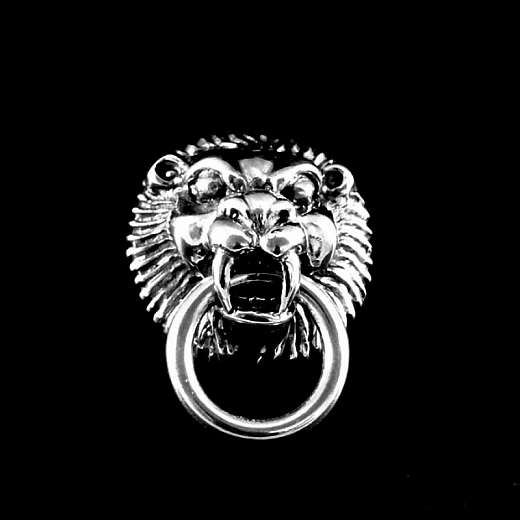 Schraubniete mit Löwenkopf aus Silber