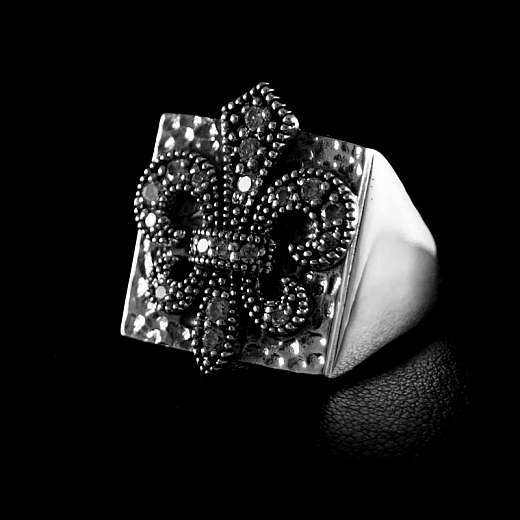 Siegelring aus Silber mit Fleur de Lis und Zirkonia