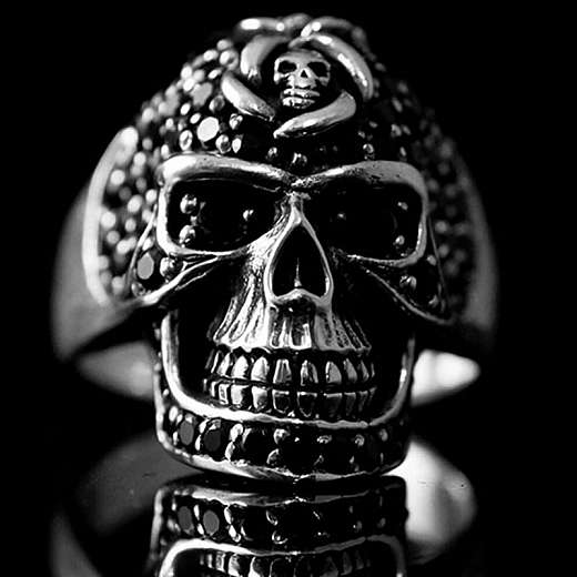 Bikerschmuck Ring Totenkopf mit kleinen Skulls