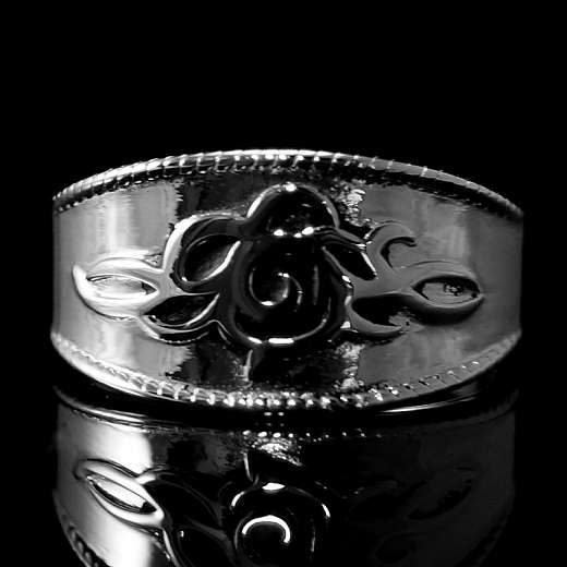 Ring mit Tribal aus Silber