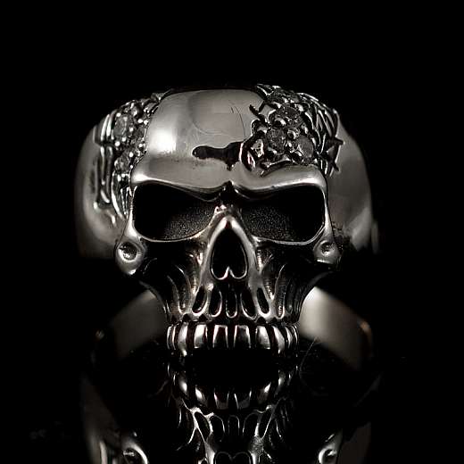 Bikerschmuck Totenkopfring Vampir mit 7 Zirkonia Steinen