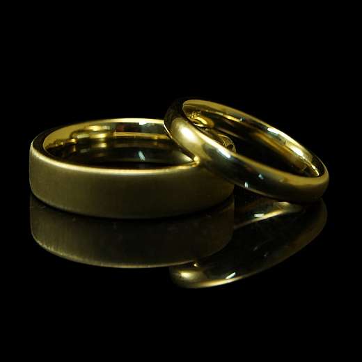 Hochzeitsringe aus Gold in matt und Hochglanz