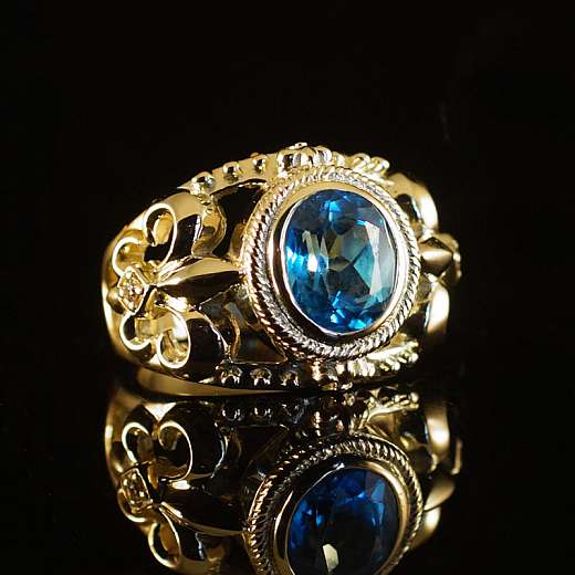 Ring aus Gold mit Topas und Diamant