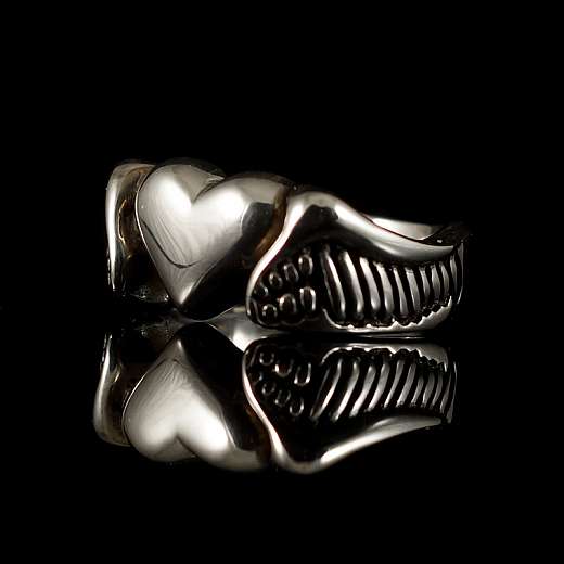 Ring aus Silber mit Herz und Flgel