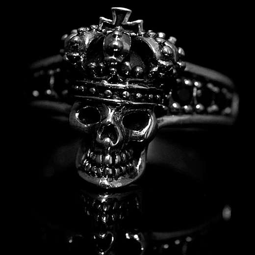 Totenkopf Ring mit Krone und Templerkreuz