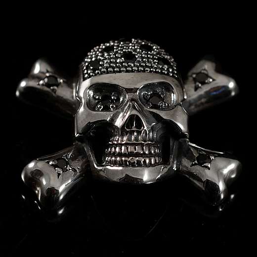 Totenkopfanhnger mit Zirkonia Steinen