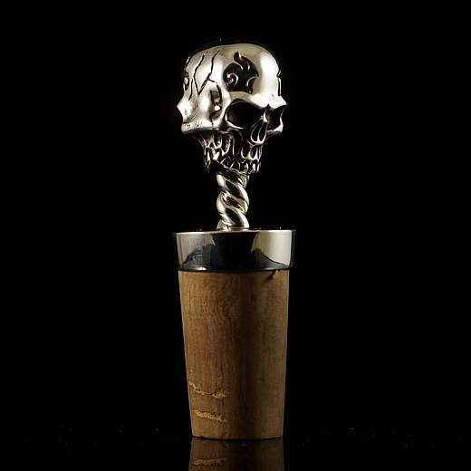 Verschluss fr Weinflaschen aus Silber mit Totenkopf