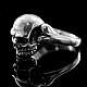 Totenkopf mit Knochenring