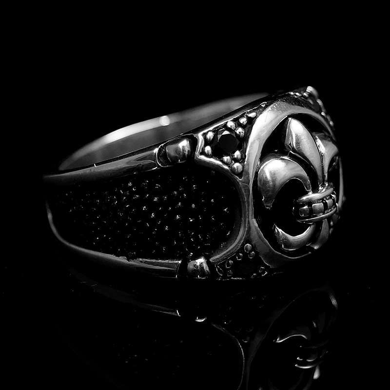 Fleur de Lis Ring mit Rochenleder, Biker Schmuck