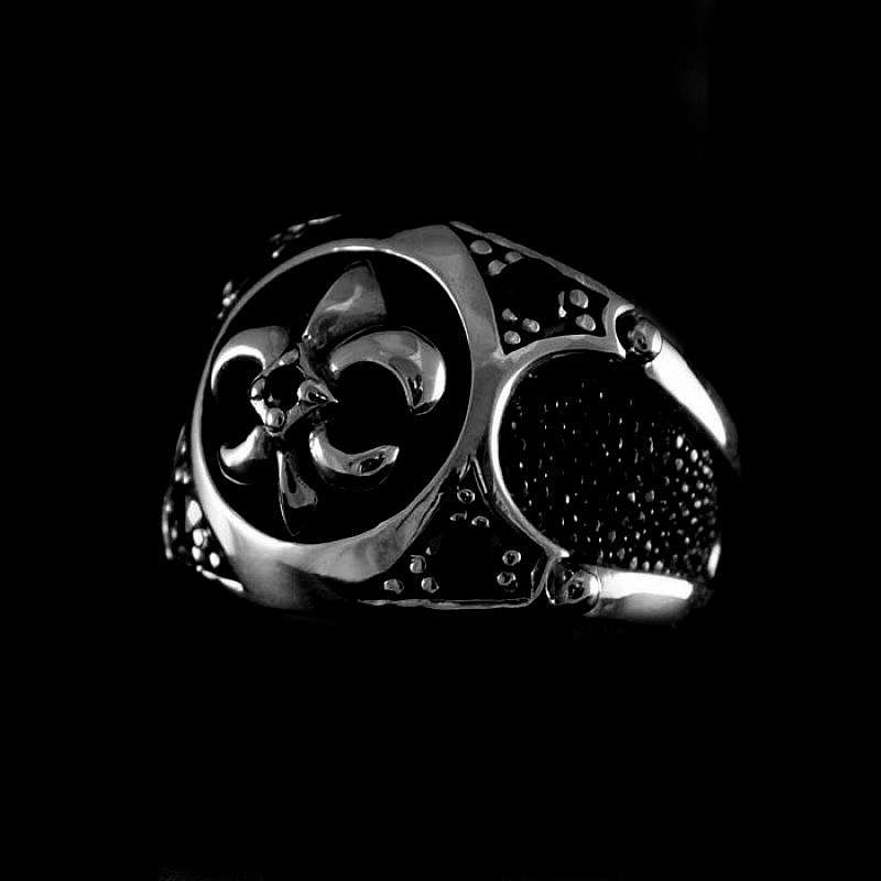 Lilien Ring mit Rochenleder und Zirkonia Steinen