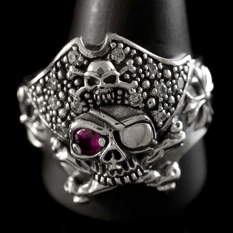 Totenkopfring im Pirate Style mit Augenklappe
