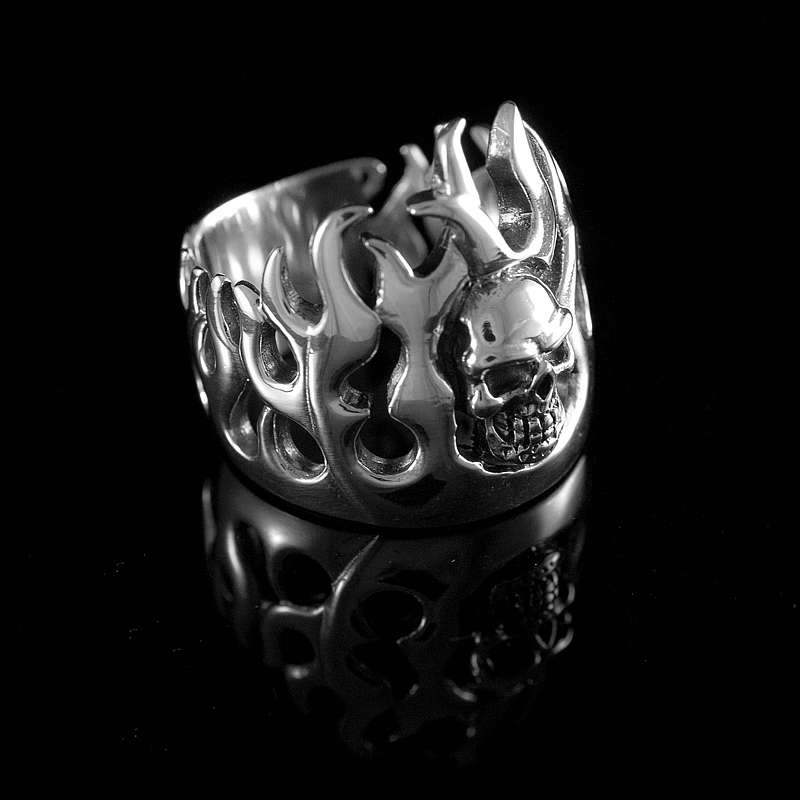 Totenkopfring mit Flammen aus Sterlingsilber