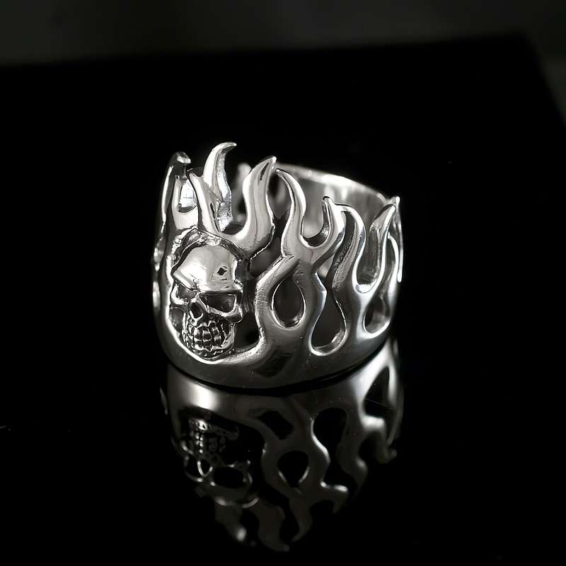 Totenkopfring mit Flammen aus Sterlingsilber