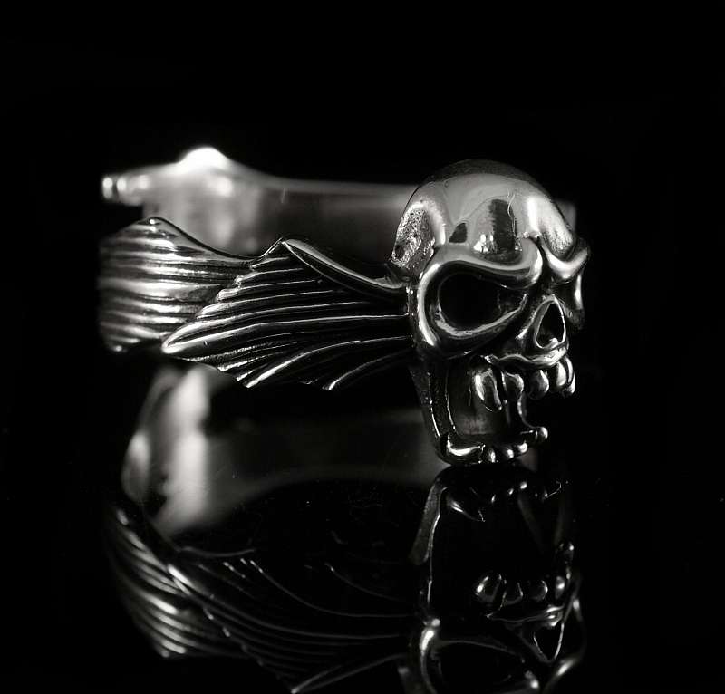 Bikerschmuck Vampir Totenkopf Ring aus Ag 925 Sterlingsilber