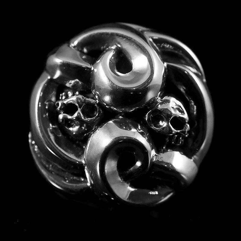 Skulls Schraubniete mit Verzierungen