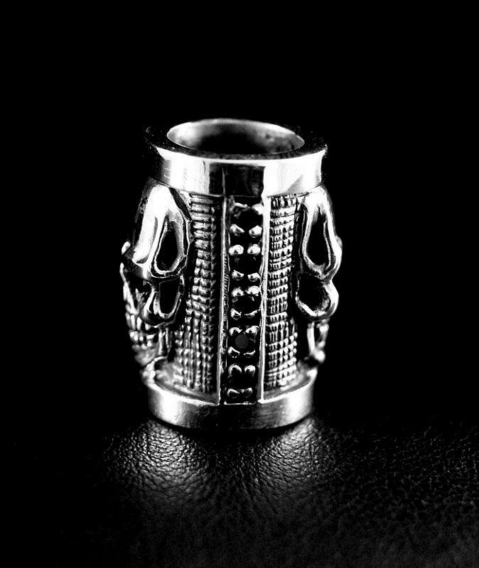 Anhnger, Silberrolle Totenkopf gefasst mit Zirkonia Steinen