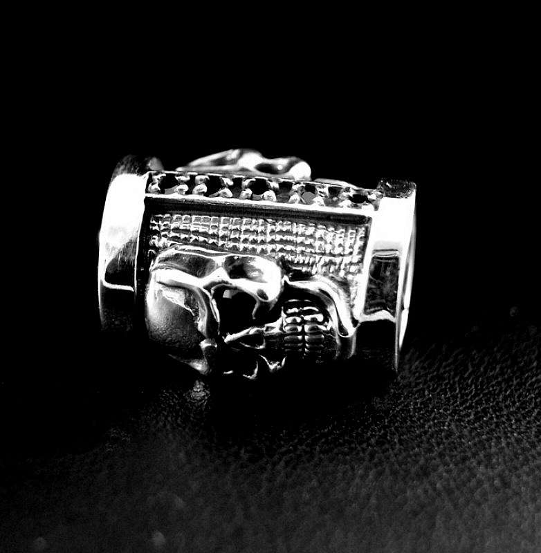 Anhnger, Silberrolle Totenkopf gefasst mit Zirkonia Steinen