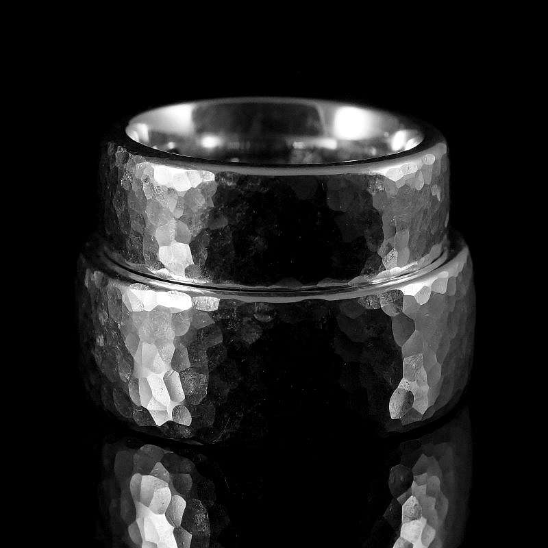 Eheringe aus Silber mit Hammerschlag