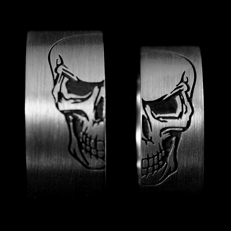 Individuelle Totenkopf Eheringe aus Silber