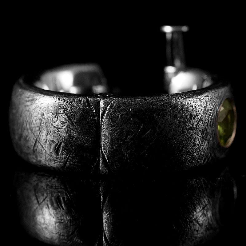 Scharnier Ring mit Peridot und Verschluss