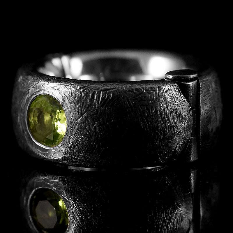 Scharnier Ring mit Peridot und Verschluss