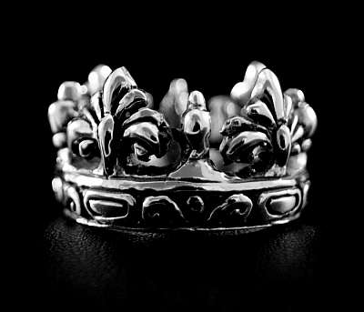 Kronenring aus Silber mit Lilie