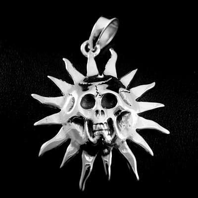 Anhnger mit Sonne Totenkopf aus Silber