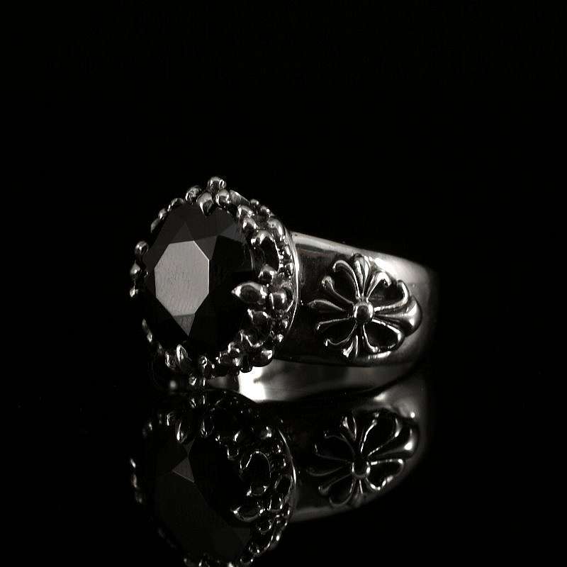 Templerkreuz Ring mit schwarzem oder weiem Zirkonia Stein