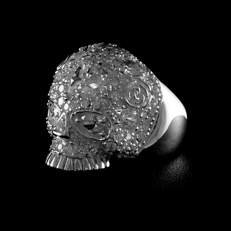 Totenkopfring mit schwarzen oder weien Zirkonia