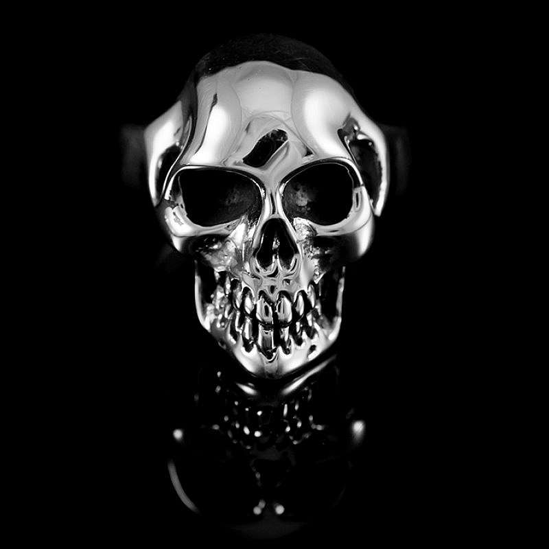 Aus 935er Silber handgefertigter Totenkopf Ring