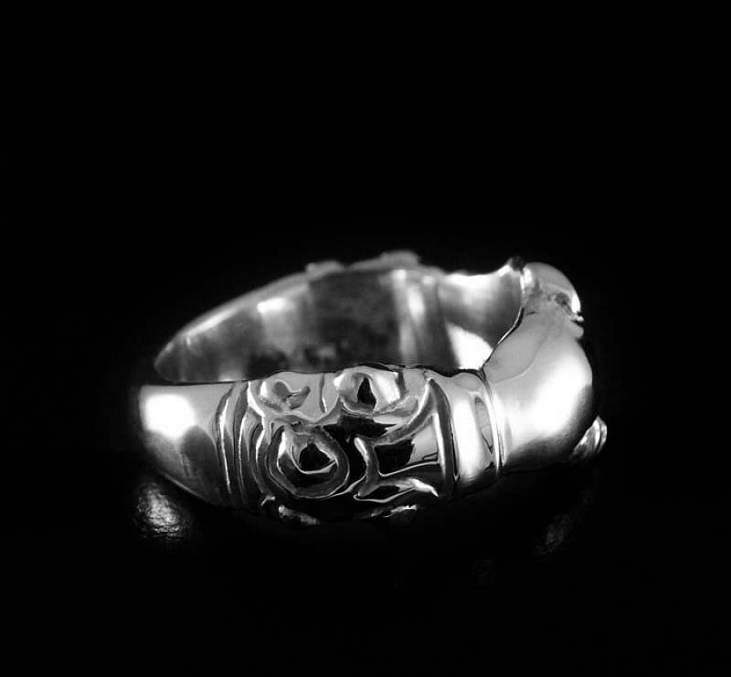 Ring aus Silber fassende Hnde von Customringz