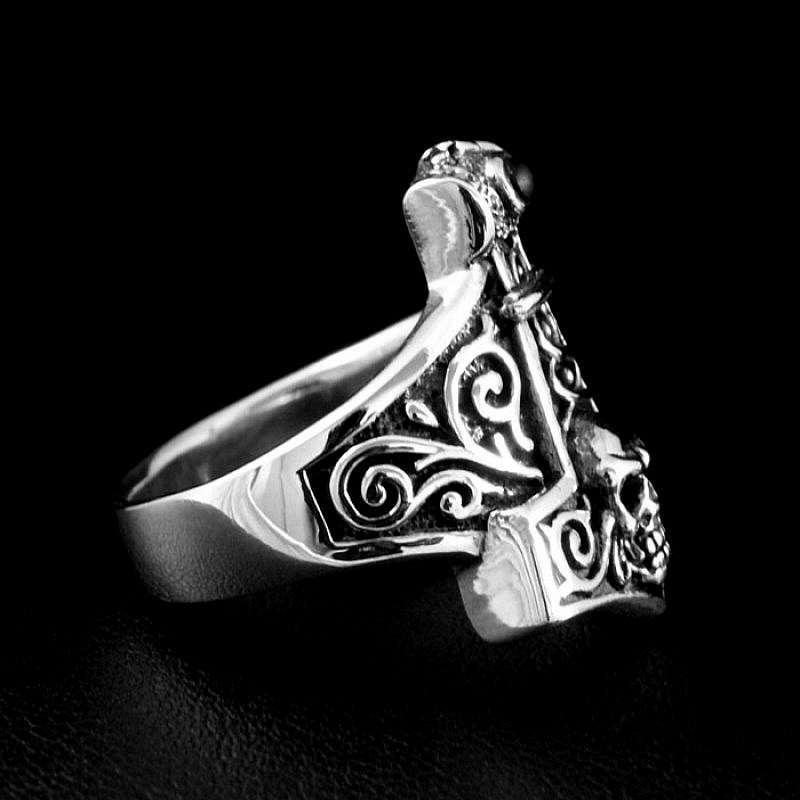 Thors Hammer Ring mit Totenkopf aus Silber