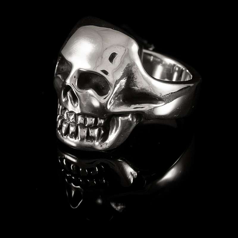 Totenkopfring handgearbeitet von Customringz