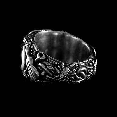 Ring mit Lapislazuli oder Onyx aus Silber