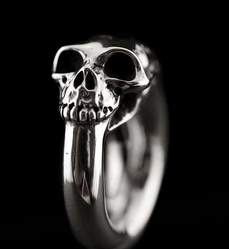 Totenkopf Ring Schwanzbeier aus 935er Silber