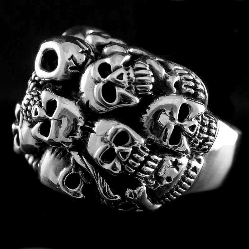 Bikerschmuck Totenkopfring mit vielen Skulls aus Silber