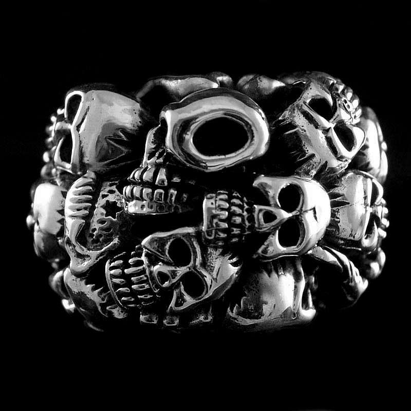 Bikerschmuck Totenkopfring mit vielen Skulls aus Silber