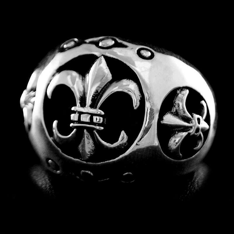 Ring mit Fleur de Lis aus Silber