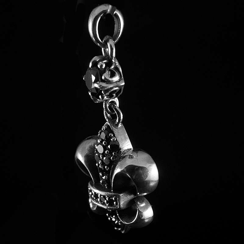 Anhnger mit Lilie und schwarzen Zirkonia