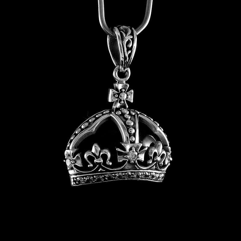 Anhnger aus Silber als Krone mit Knigslilie