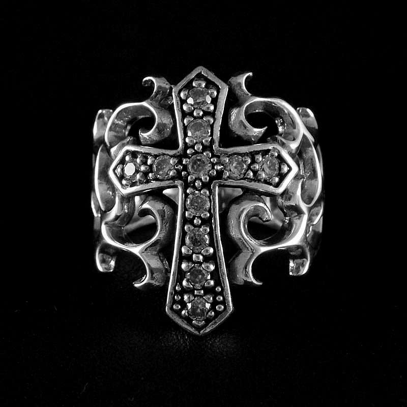 Ring Templerkreuz mit Zirkonia und Ornamenten