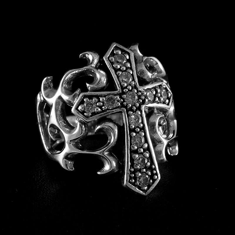 Ring Templerkreuz mit Zirkonia und Ornamenten